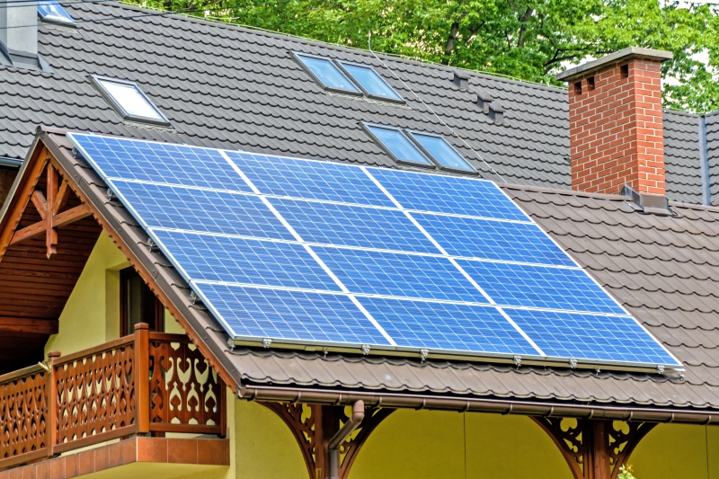 chauffagiste-ROQUEBILLIERE-min_solar-panels-1477987